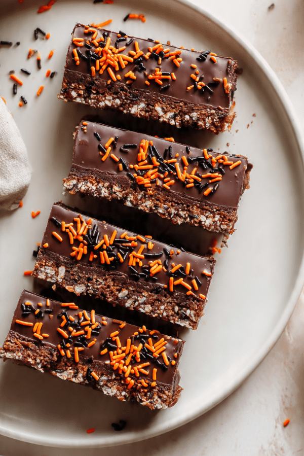 4 INGREDIENT HALLOWEEN NO BAKE BISCUIT BARS