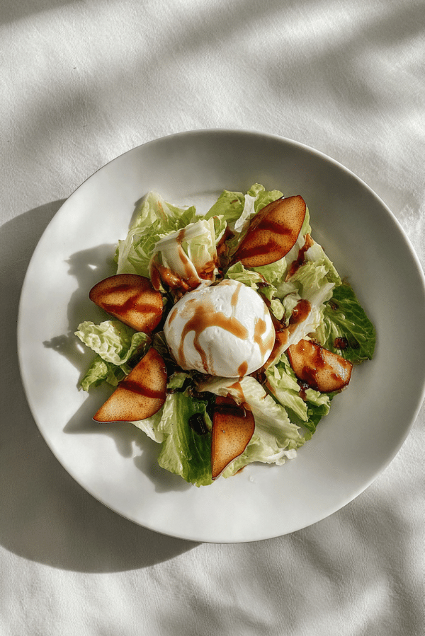 Salad with caramelized pear and buratta