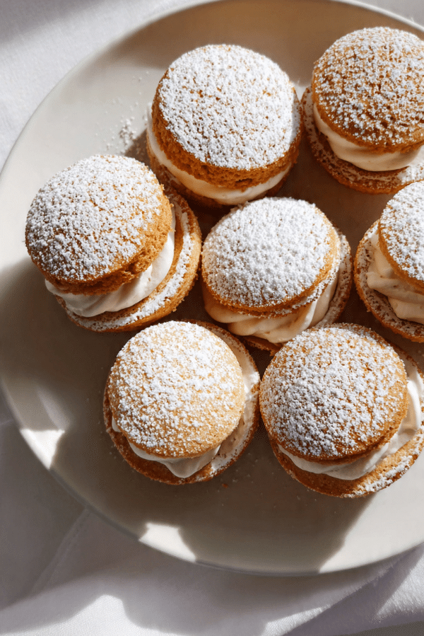 Mini Cakes with Hazelnut Cream